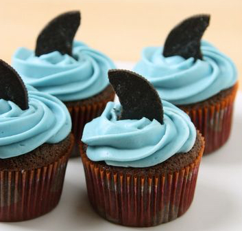 sharkfincupcake