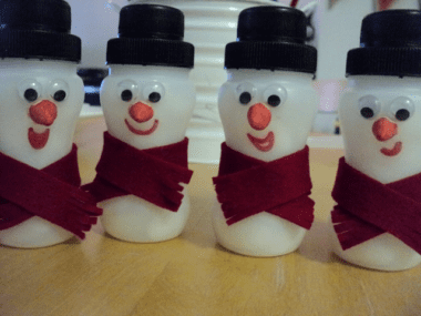 plastic-bottle-snowmen