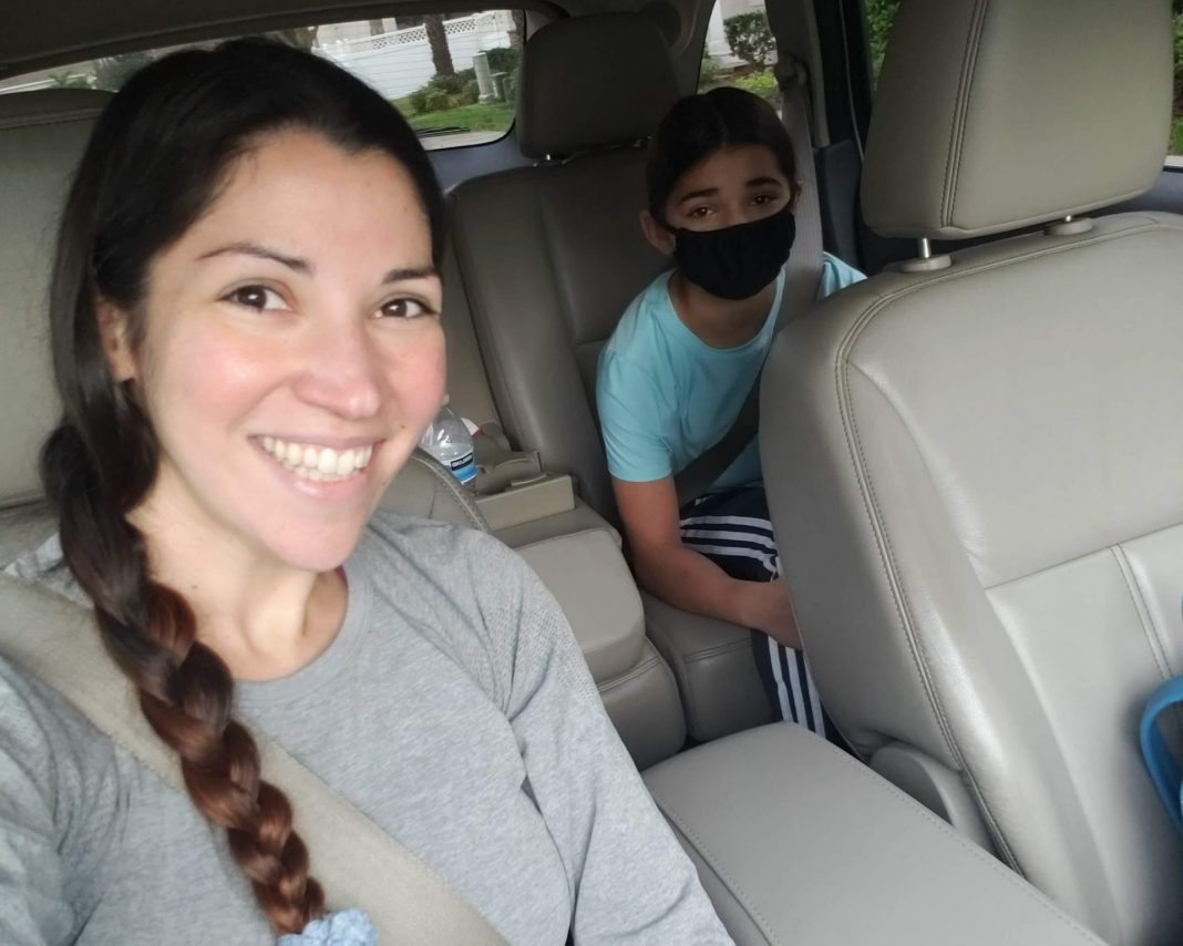 Car line mom and daughter smiling