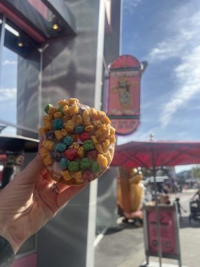 cap'n crucnh donut from voodoo donuts. Guide to universal studios