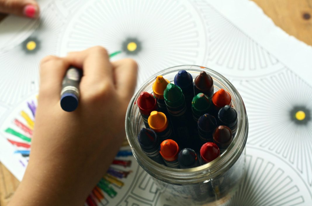 child hand coloring; drawing tips