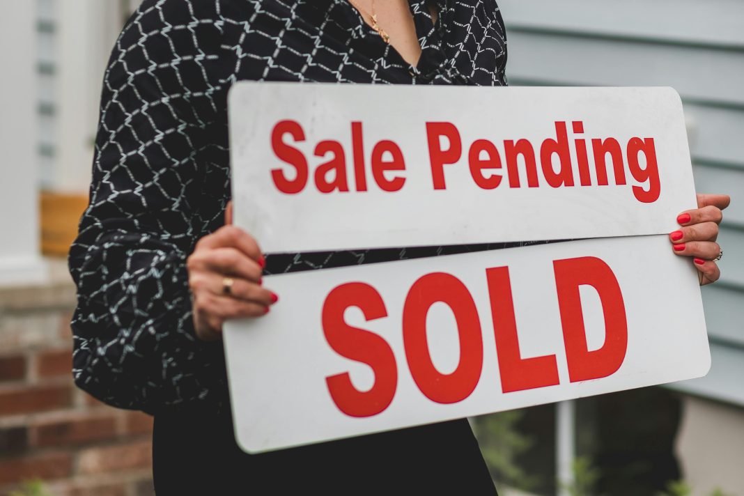 For sale sign in front of a suburban home, symbolizing opportunities in the August housing market